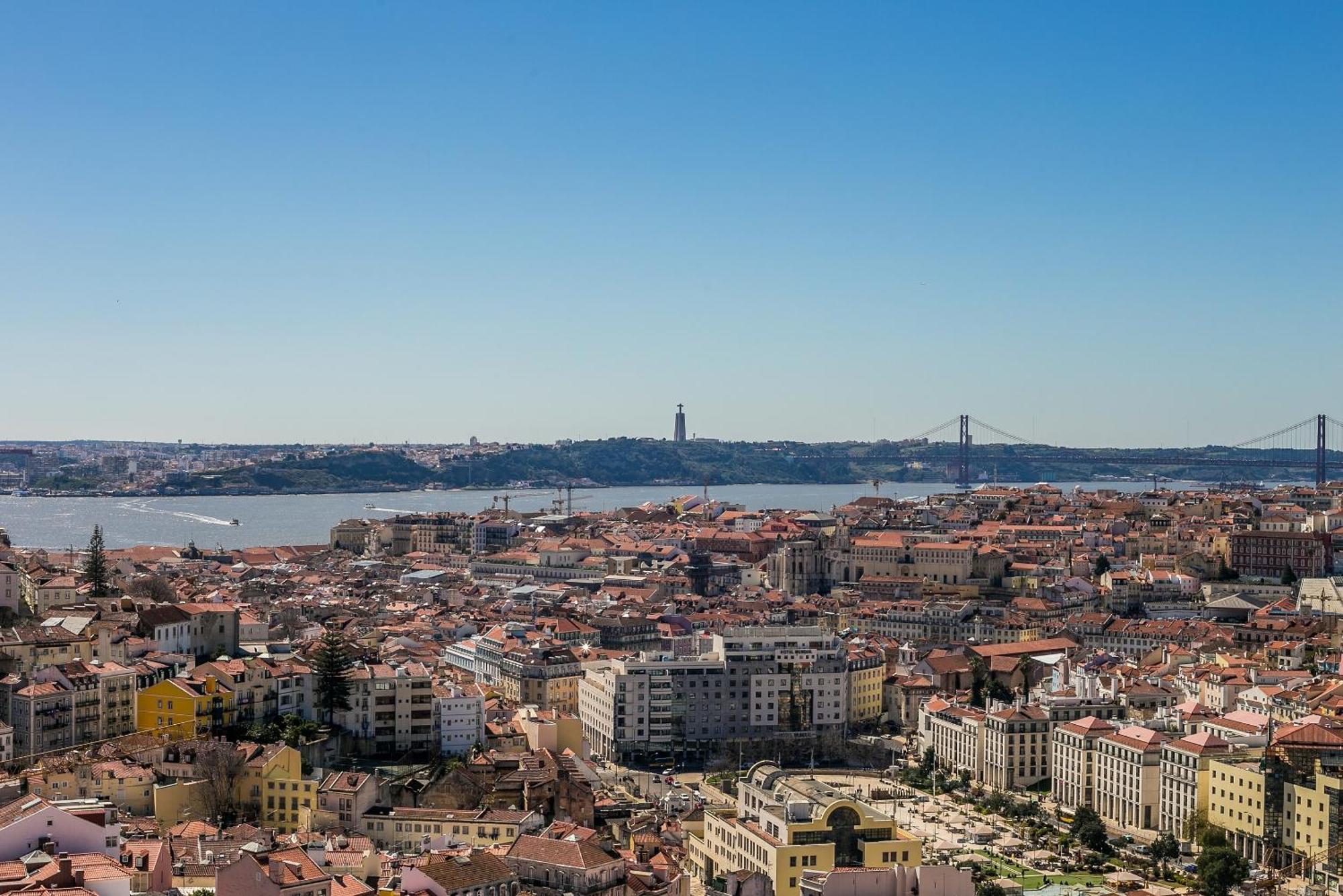 Happy Stay Lisbon - Suite With A View, Private Terrace & Ac Bagian luar foto